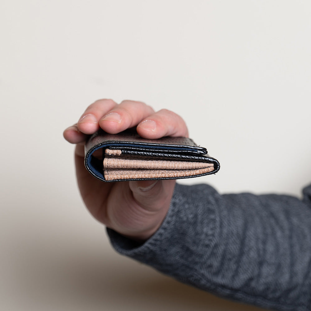 サメ革縦型2つ折りミニ財布 / お札が折れない
